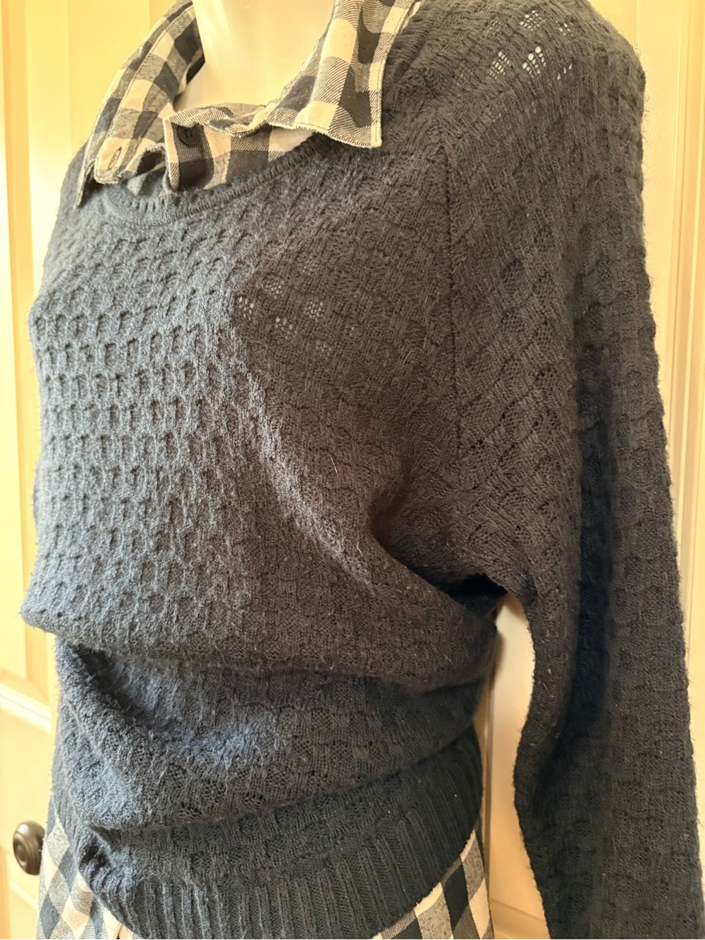 Classic Navy Cable Knit Women's Sweater, size L - Picture 4 of 8